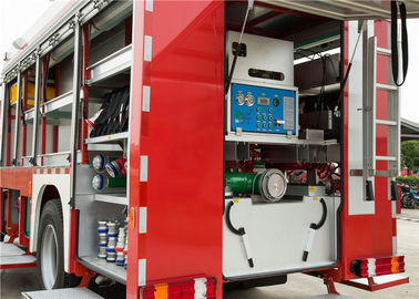 Carro de bombeiros do aeroporto do fogo de aviões de ARFF e do caminhão do salvamento com sistema de iluminação científico
