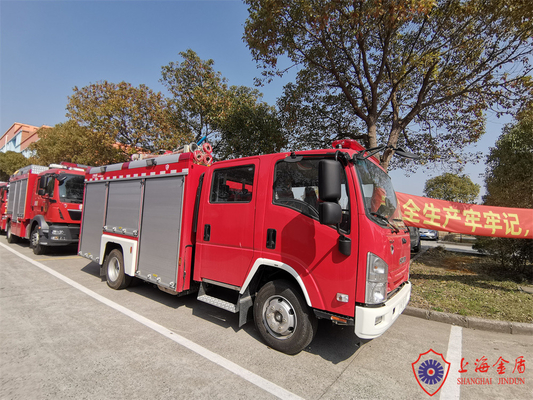 Chassis Isuzu 4x2 Drive Motor de incêndio comercial equipado com taxa de fluxo de bomba de 30 L/s
